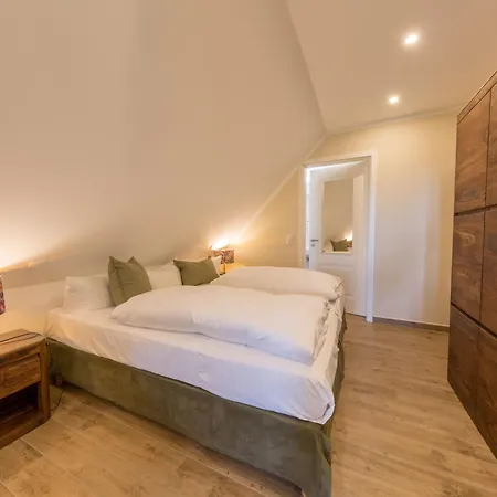Gaestehaus Bergfalke * Ahrenshoop