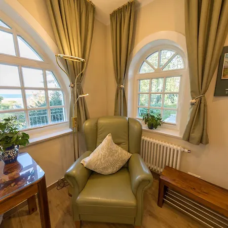 Guest house Gaestehaus Bergfalken Ahrenshoop