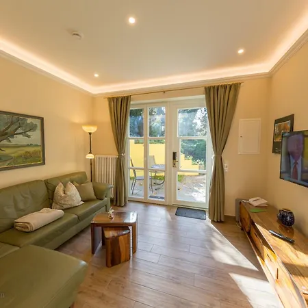 Gaestehaus Bergfalken Guest house Ahrenshoop